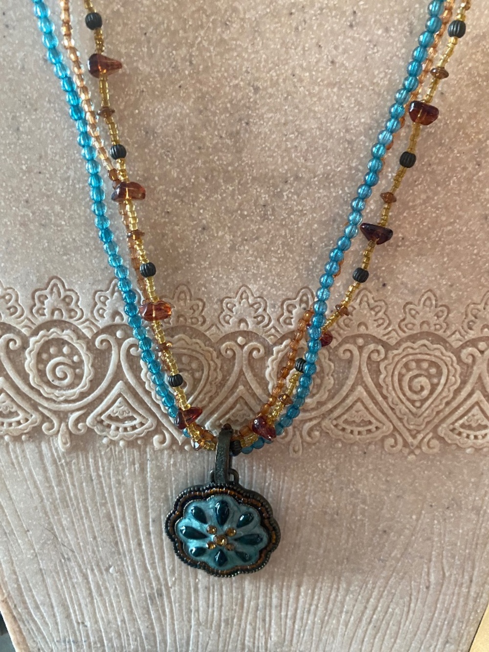 VINTAGE AVON NECKLACE AND EARRINGS SET